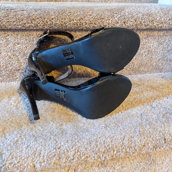 Patent-leather black heels with buckled ankle strap, sz 9, NWOB - Picture 9 of 9